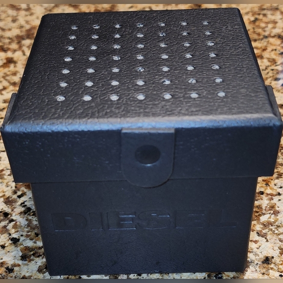 Diesel Double Down 2.0 Red Silicone Watch - Picture 6 of 6